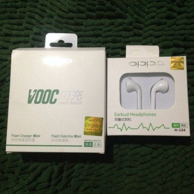 Charger / carger Oppo original 100% fast carging VOOC free headset Oppo wireless earbud oppo - putih