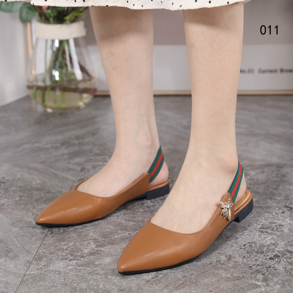 GC Leather Bee Logo Ankle Strap Flat Shoes 011