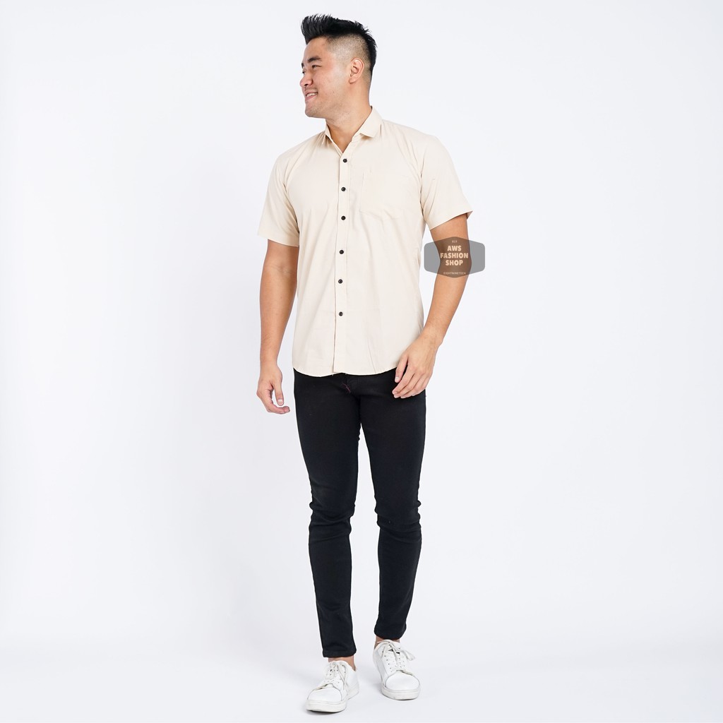 Kemeja Pria Lengan Pendek Polos Cream Krem Kemeja Slimfit Kemeja Polos Casual 819 - EightNineTeen