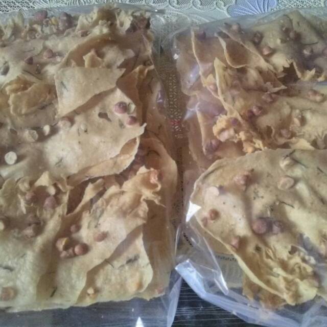 

Peyek kacang tanah n Peyek rebon