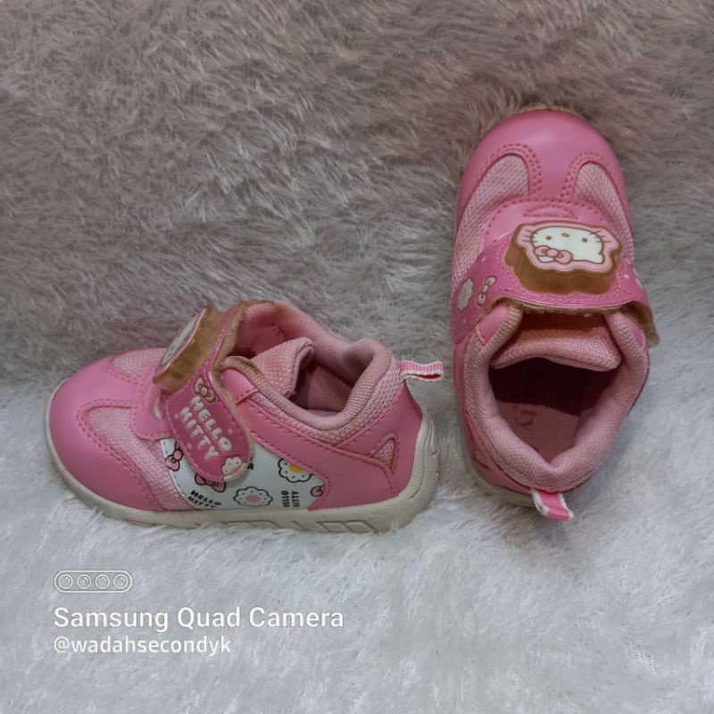 Preloved Sepatu Anak Cewek Hello Kitty Sanrio