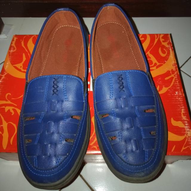 PRELOVED SEPATU TRISET