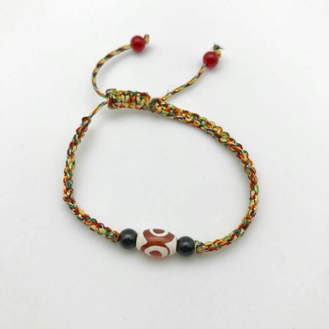 Gelang tangan. Om mani padme hum