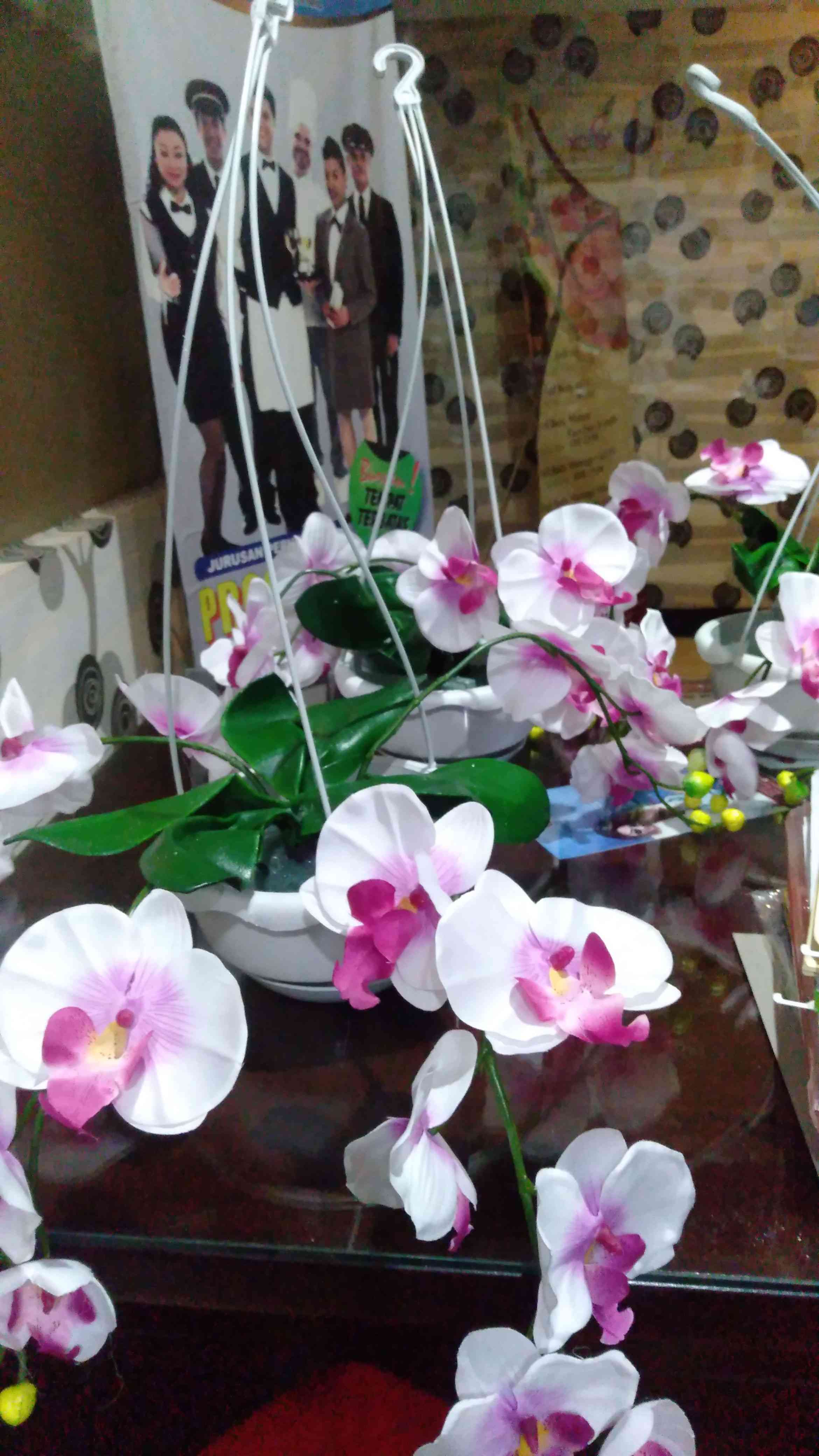 Anggrek Plastik Pot Gantung