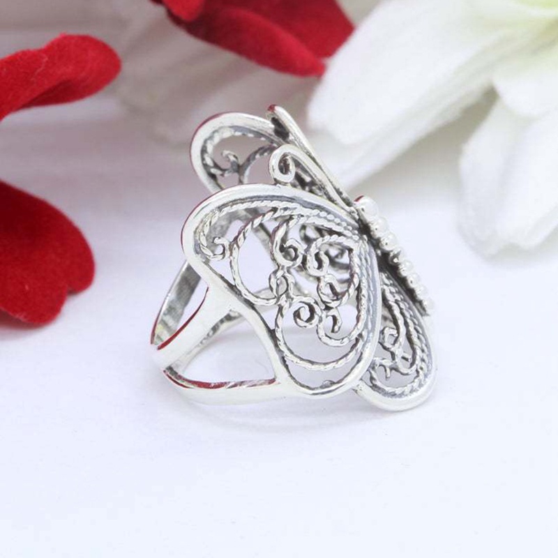 Cincin Desain Kupu-Kupu Hollow Warna Silver Gaya Vintage Punk Untuk Wanita