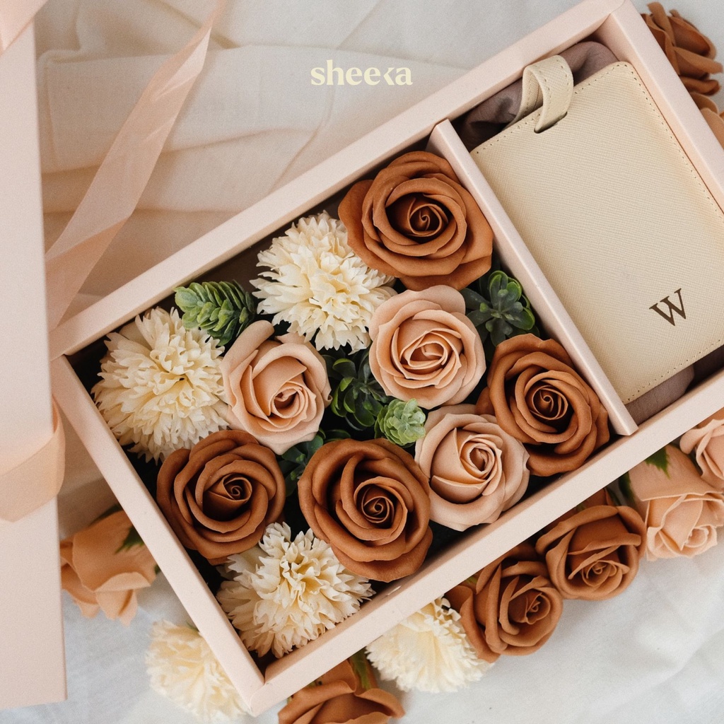 Amour Gift Box Bouquet Mawar Kado Ulang Tahun Cewek Cowok Anniversary Valentine Hadiah Wisuda Gradua