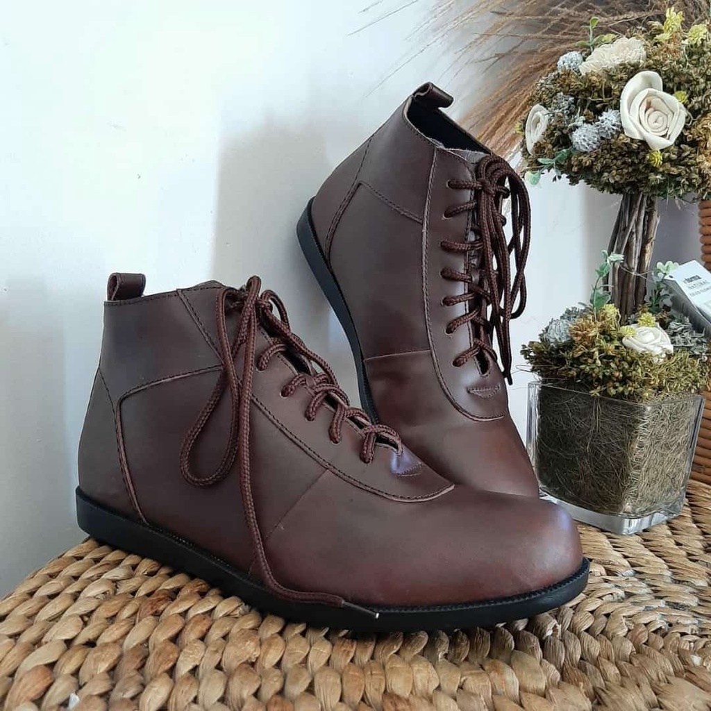 HOT PROMO  Sepatu Pria Kulit Asli 100% ORIGGINAL ,Sepatu Pria Keren Trend 2021