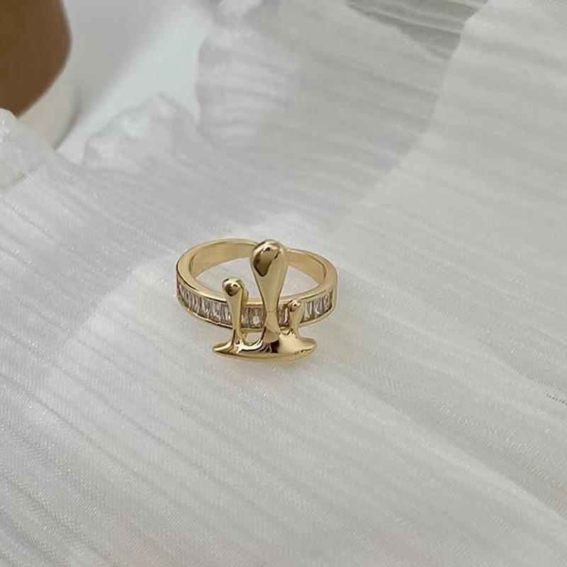 Cincin Metal Asimetris Hias Batu Lava Cair Untuk Wanita