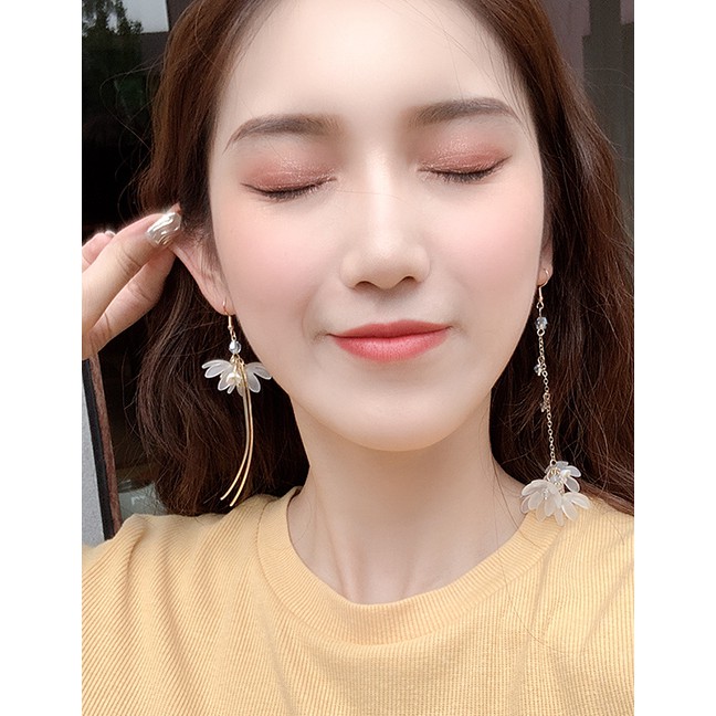 LRC Anting Gantung Fashion Main Color asymmetric Earrings Three-dimensional Flower Asymmetric F80648