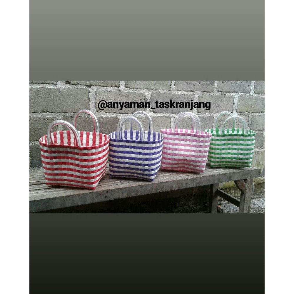 tas anyaman plastik/tas hampers souvenir /tas keranjang anyaman plastik/tas keranjang/tas murah