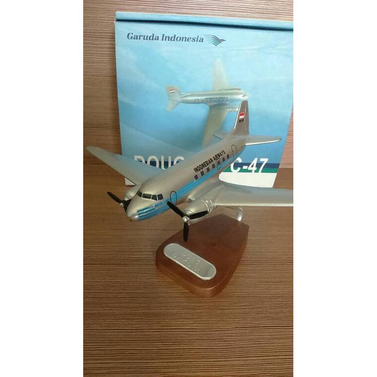 Spesial Miniatur Garuda Indonesia Th 1948 Terbatas