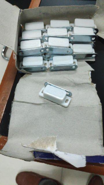 Mp 33 Magnit Pintu Kayu Lemari Warna Putih / Magnetic Catch / Tic Tac Magnit
