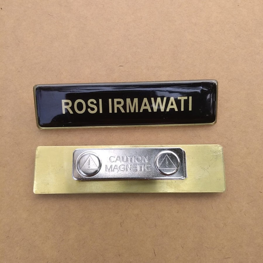 

Name tag magnet kuningan resin