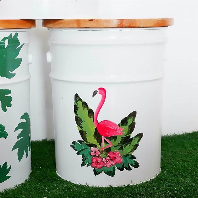 Stool/Kursi tong lukis