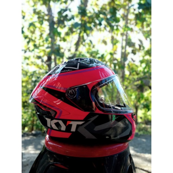 KYT NFR Aleix Espargaro fuxia pink