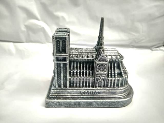 PAJANGAN MINIATUR NOTREDAMEDE PARIS UKURAN 15x10x7 cm BAHAN FIBERGLASS - DEKORASI RUMAH ICON DUNIA