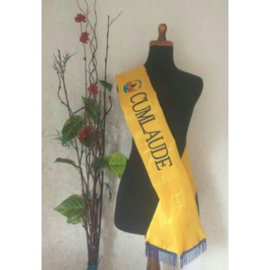 Selempang Cumlaude