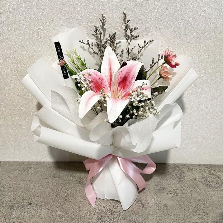 Buket Bunga Lily / Bunga Artificial / Birthday / Bunga Graduation / Buket Bunga Artificial / Graduat