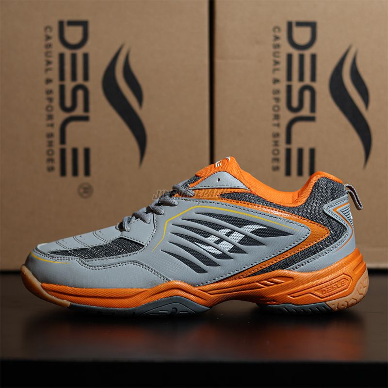 Desle Sepatu Badminton Bulu Tangkis Anders Antonsen - Abu Muda/Orange