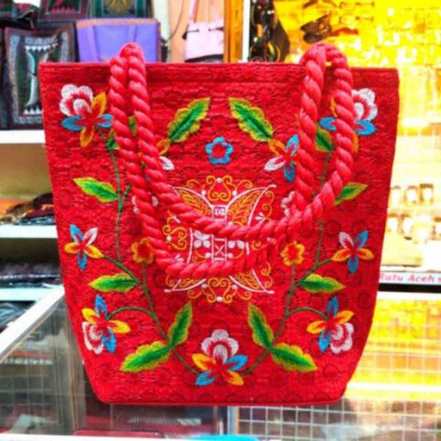 TAS RAJUT KAIN MOTIF PINTU ACEH