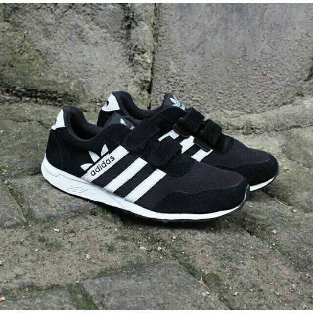 Sepatu sekolah anak SD/sepatu sekola adidas /black white