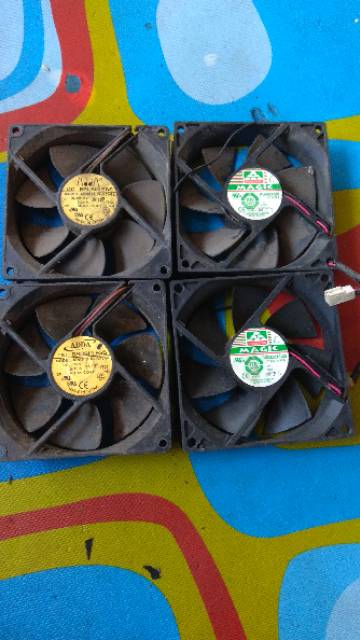 Kipas dc 12 volt ukuran 9cm x 9cm 0.30a lumayan kencang