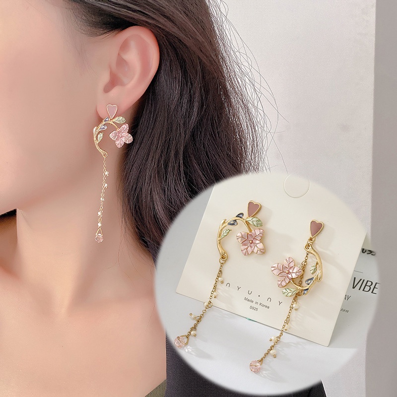 Anting Panjang Bentuk Bunga Empat Kelopak Gaya Retro Korea