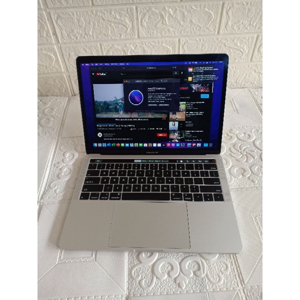 MACBOOK PRO 2018 TOUCHBAR CORE i7 RAM 16GB SSD 256GB 13 INCHI MULUS GARANSI