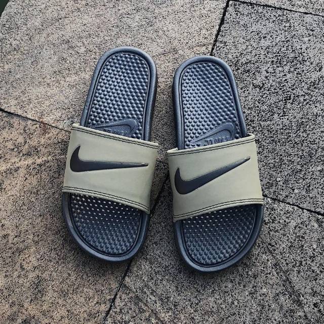 harga sandal nike benassi