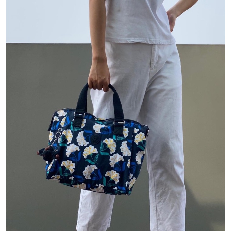 Kipling Amiel Shoulder Bag