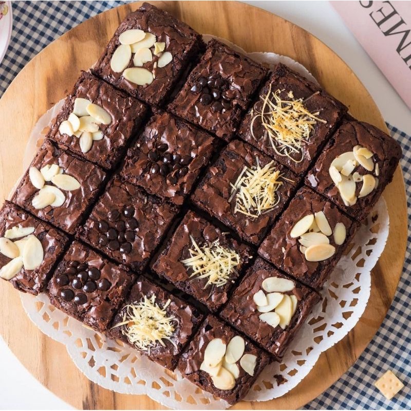 

FUDGY BROWNIES CRUNCHY Toping Mix uk. 20x20 by naq brownie.