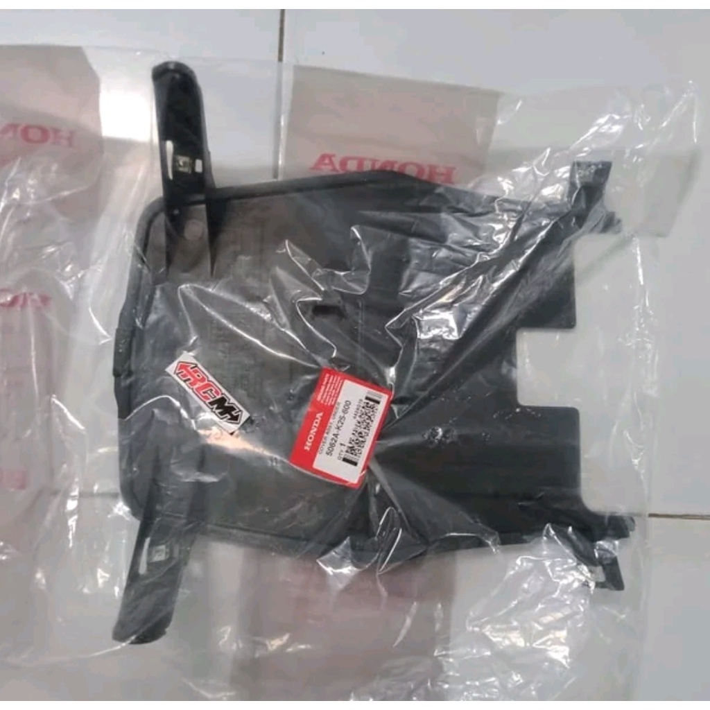 COVER UNDER TEDENG TEBENG BODI BODY KOLONG BAWAH PIJAKAN KAKI PALING BAWAH BEAT FI POP ORI ORIGINAL HONDA AHM HGP ASLI 5062A-K25-600