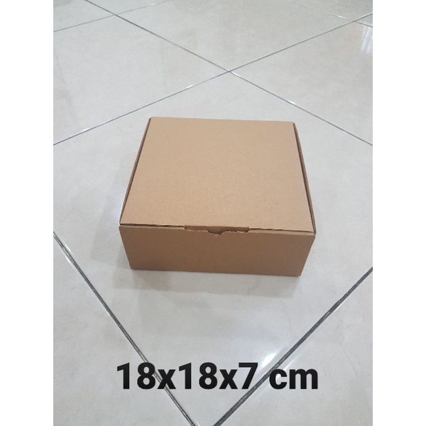 

Kardus Box 18x18x7 cm Kotak Karton Die Cut