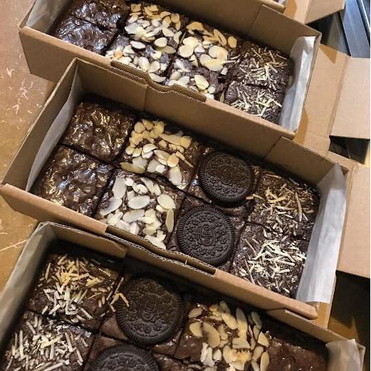 Jual Fudgy Brownies Mix 4 Isi 8 Rie Patisserie Shopee Indonesia