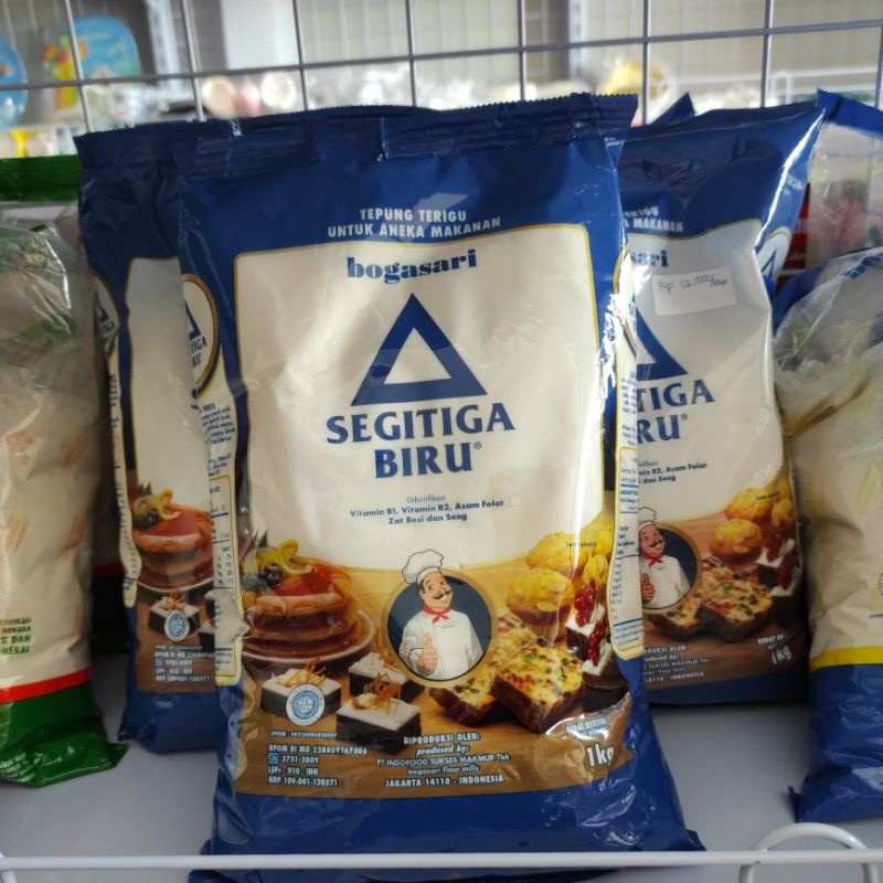 

Tepung Terigu Segitiga Biru Premium 1 kg