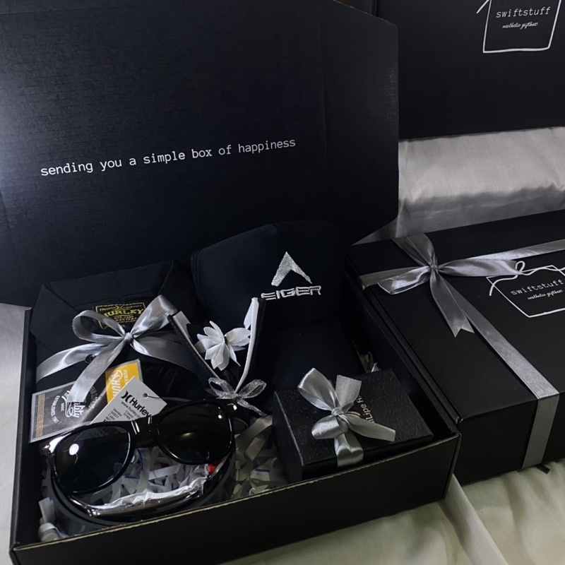 

GIFTBOX PREMIUM ELEGAN BLACK SERIES HAMPERS KADO