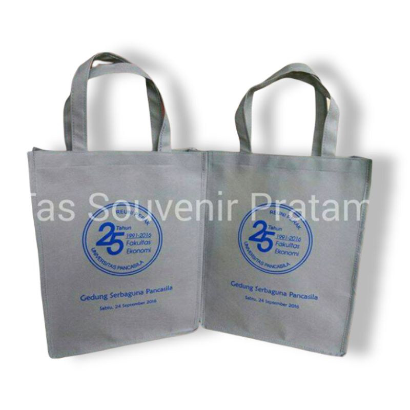 

Tas tasyakuran, tas souvenir pernikahan ukuran 25x10x30