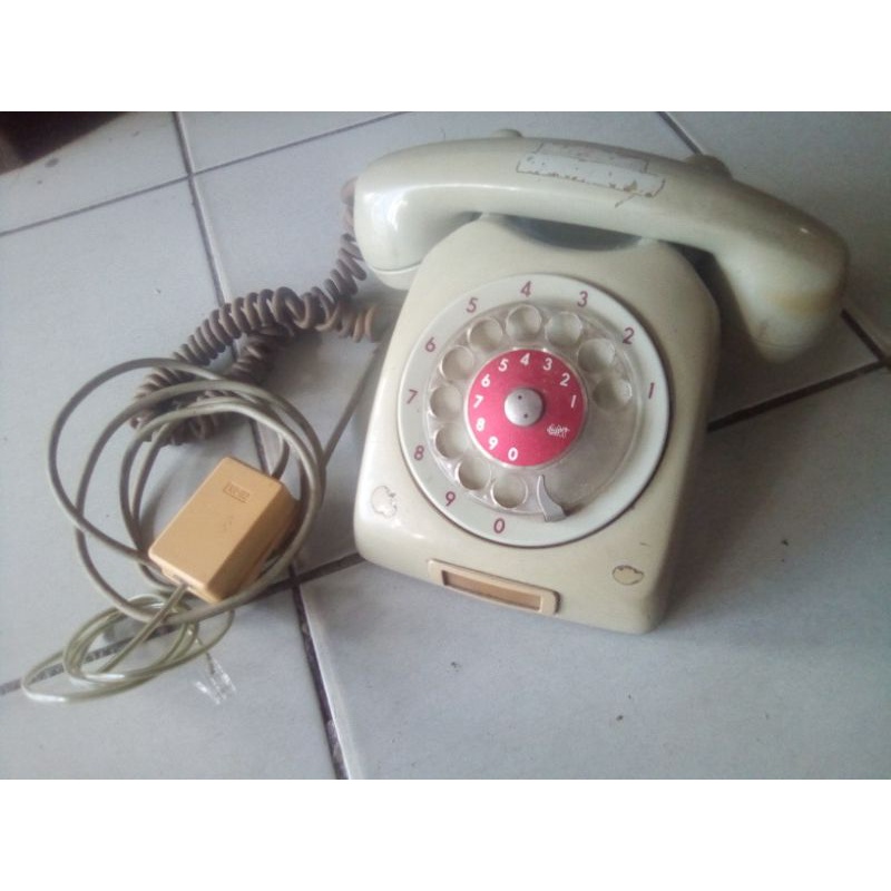 pesawat telpon telepon jadul putar kuno antik bahari lama tua ericsson