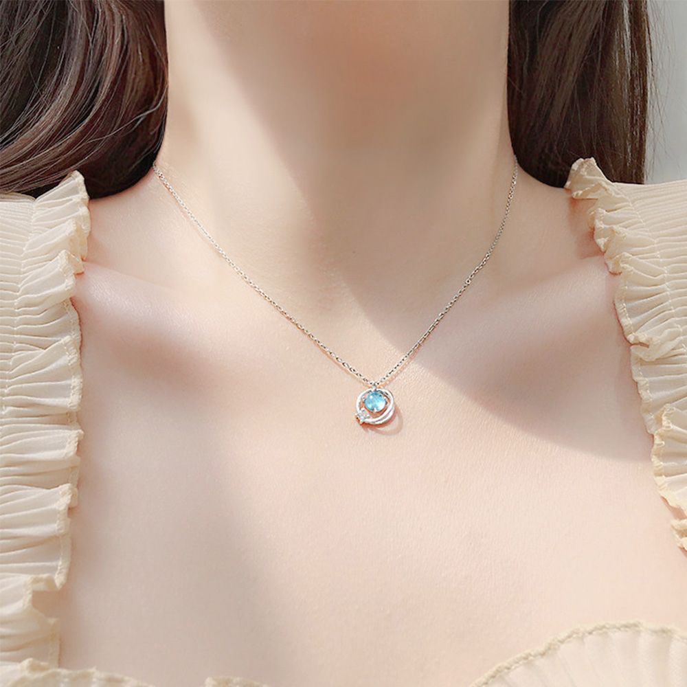 Kalung Rantai Klavikula Hias Liontin Planet Kunci Kristal Sapphire Biru Untuk Wanita