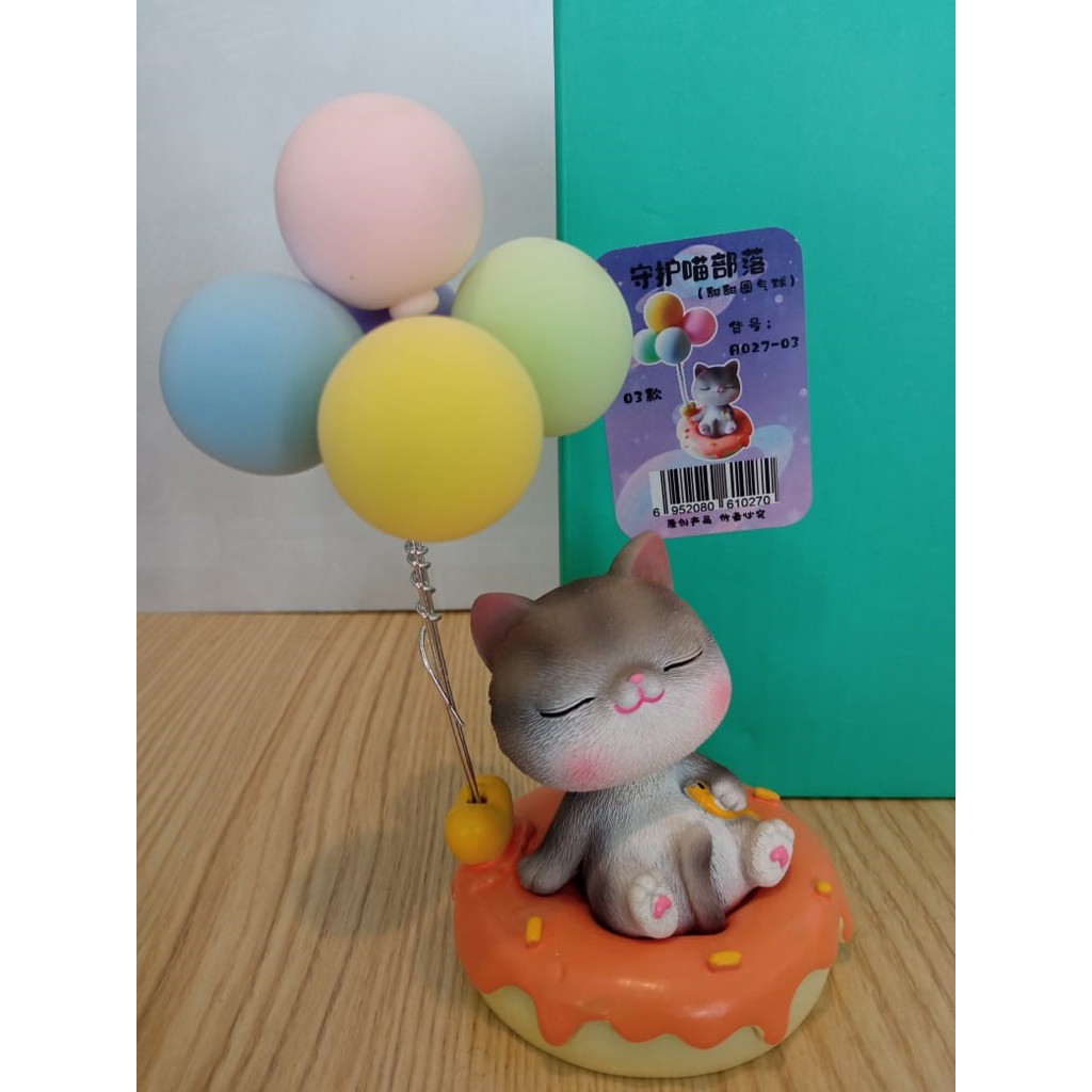 Pajangan Mobil Bobble Head Kucing Dengan Balon Pajangan Meja