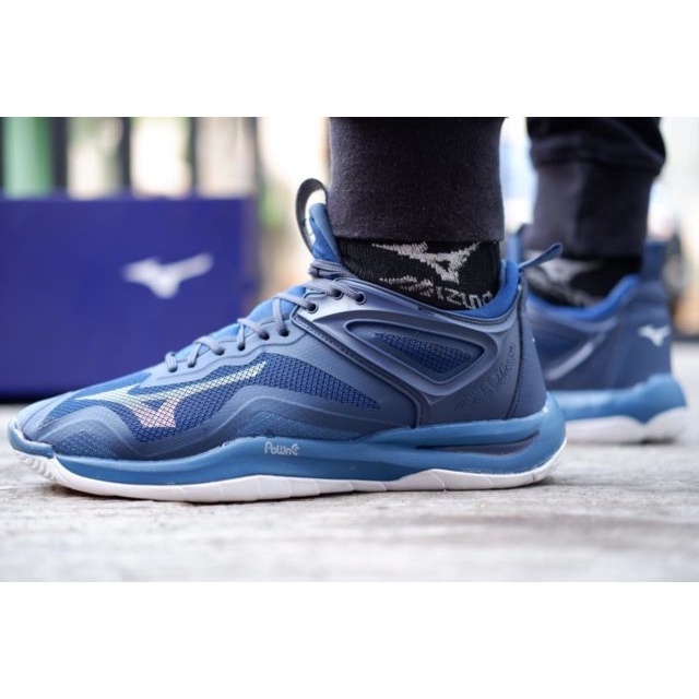SEPATU OLAHRAGA VOLLY BADMINTON MIZUNO_MIRAGE NAVY