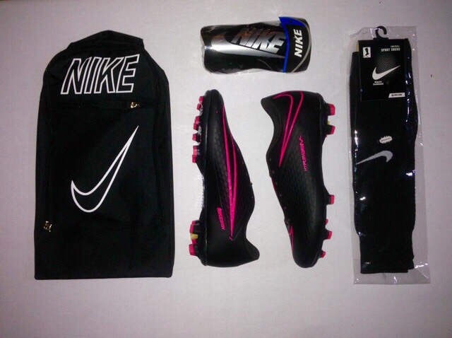 Promo Murah Sepatu Bola Nike Komplit Bonus Kaos Kaki Deker Promo Murah Sepatu Bola Nike Komplit Bonus Kaos Kaki Deker