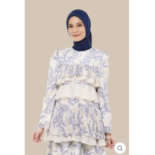 Ruby Blouse Wearing Klamby