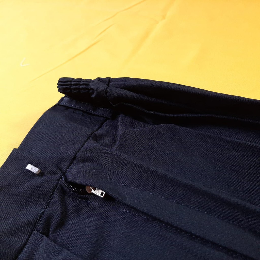 Rok Maxi Rempel SD Hitam Merek Bullova
