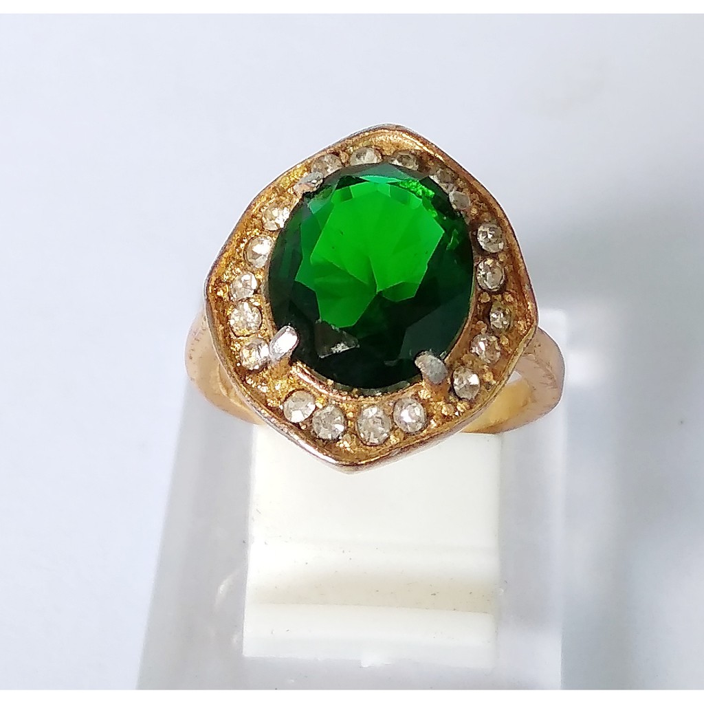 cincin batu diamon hijau model wanita