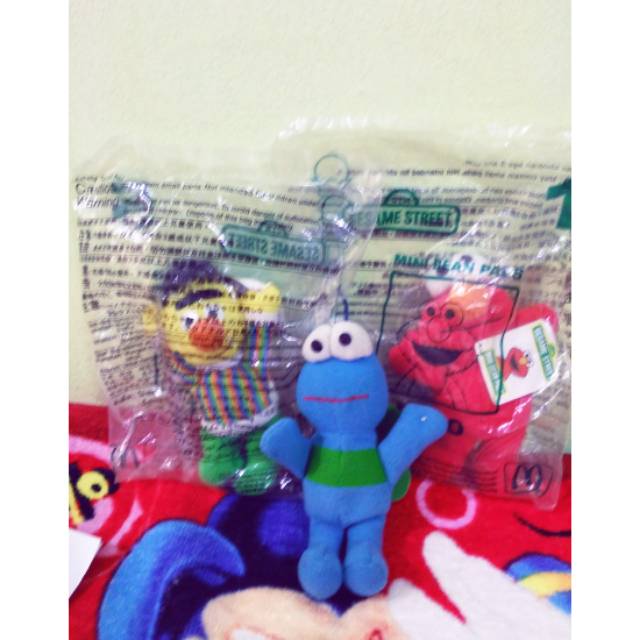Mainan MCD Sesame street Elmo  Bert