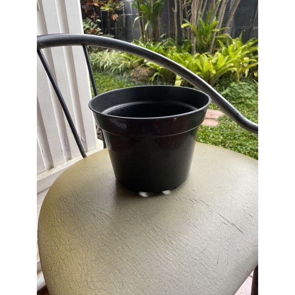 Pot Tanaman / Pot Bunga Hitam 20 cm