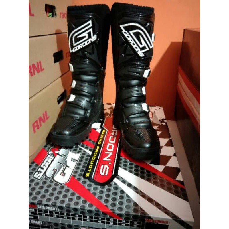 SEPATU CROSS LOKAL MERK GORDON