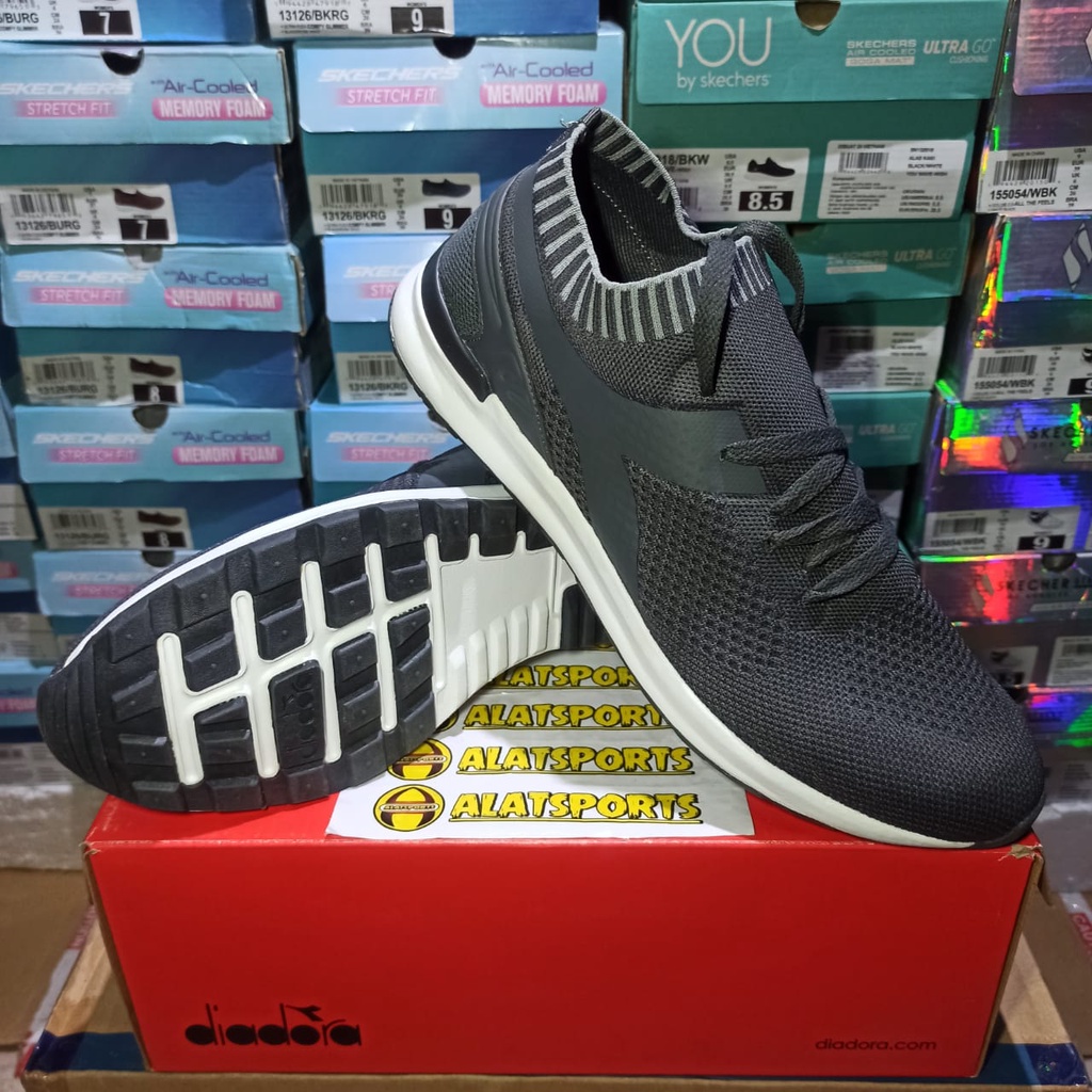 Diadora Ricco DIACA90401DG Dark Grey Sepatu Sneaker Running Pria Original