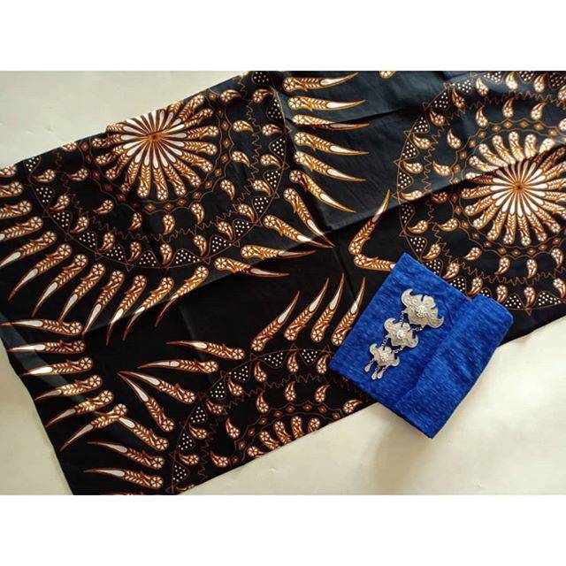 Batik alusan soga cakra